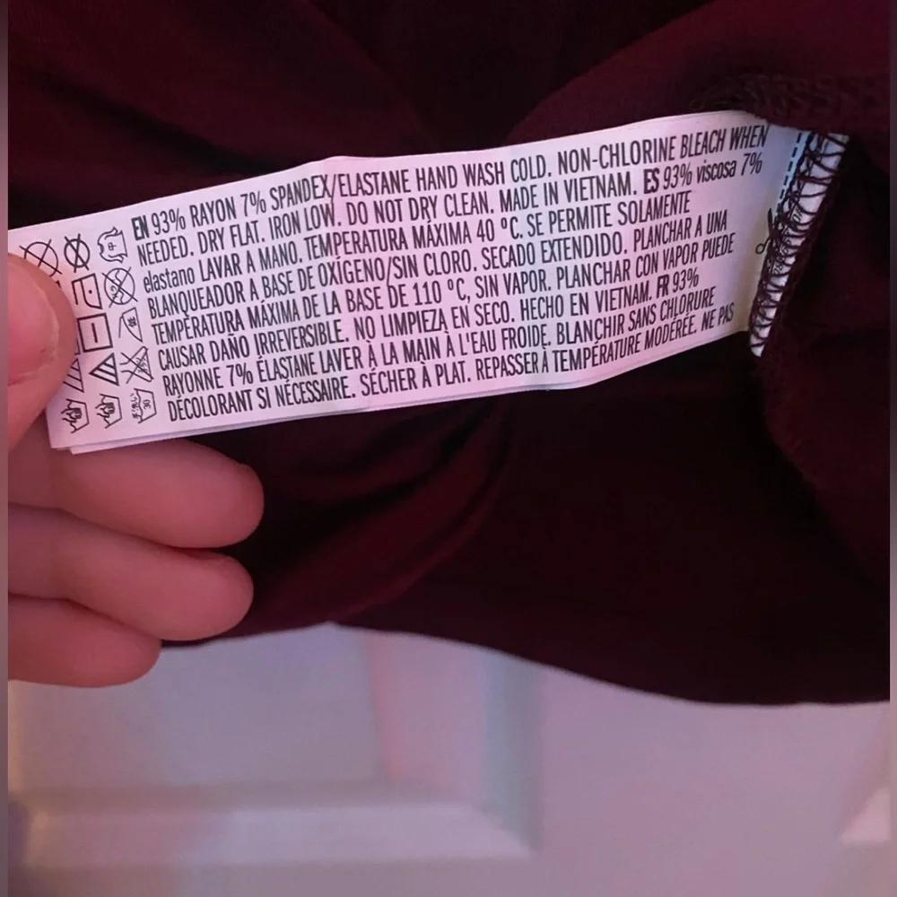 Forever21 Burgundy/Maroon Long Sleeve Twist Front Crop Top; Size: XS - Picture 4 of 4